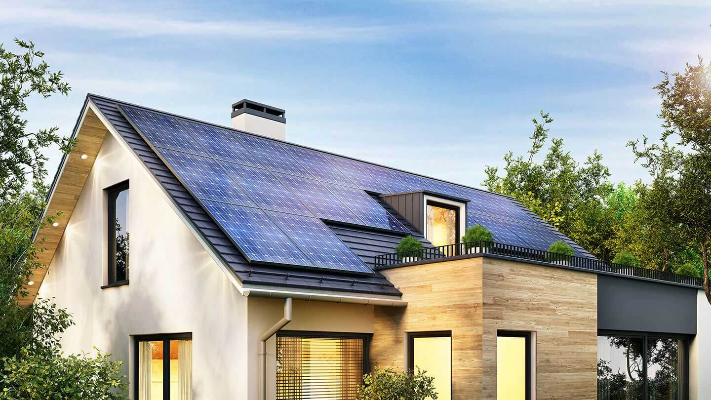 Eigenheim bedeckt mit Solaranlagen von der Firma Ernergiekonzept